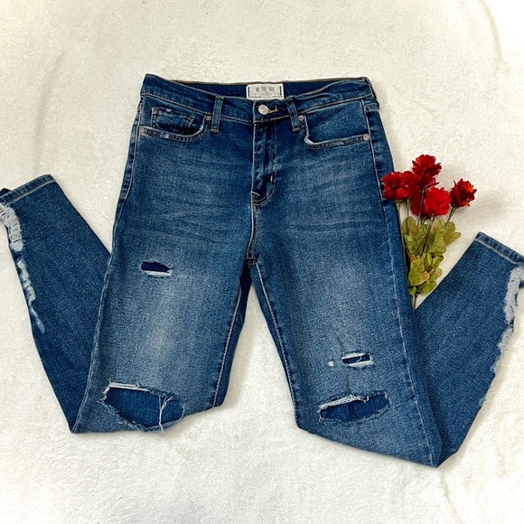 We The Free Distressed Boyfriend Jeans - Size 28 - Picture 1 of 10